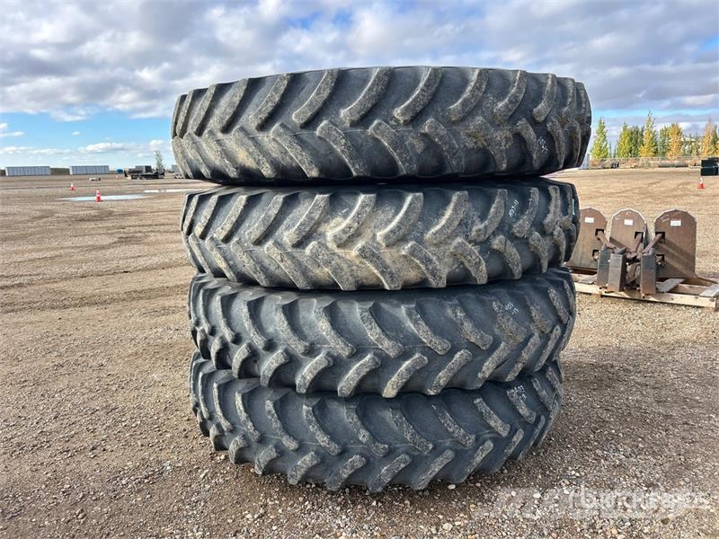 Quantity of (4) Firestone Radial 9100 380/105R50 T Gume, kotači i naplatci