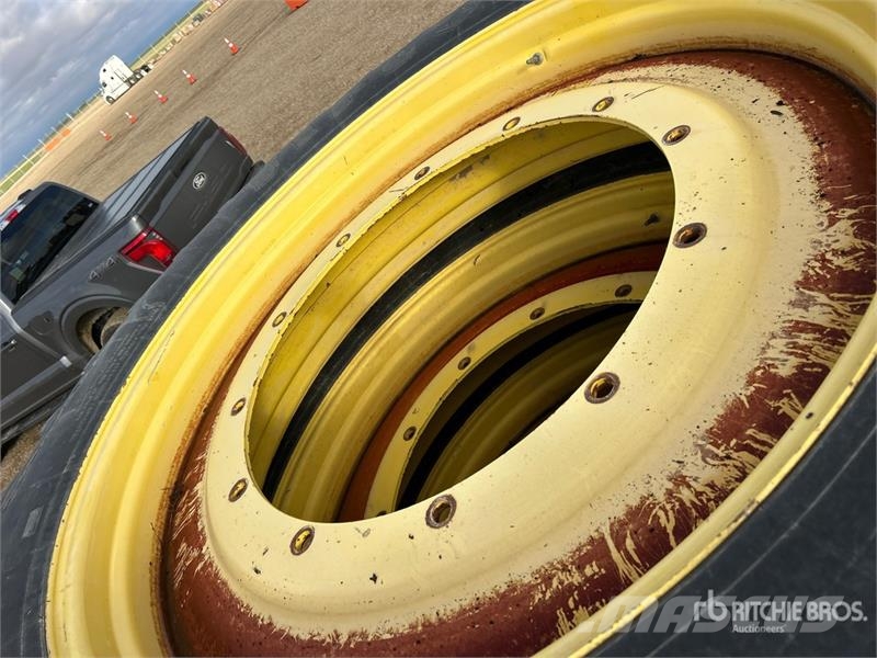 Quantity of (4) Firestone Radial 9100 380/105R50 T Gume, kotači i naplatci
