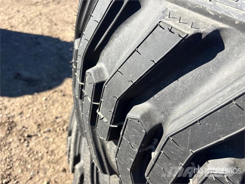  Quantity of (4) Firestone Duraforce 33X15.50-16.5  الإطارات والعجلات والحافات