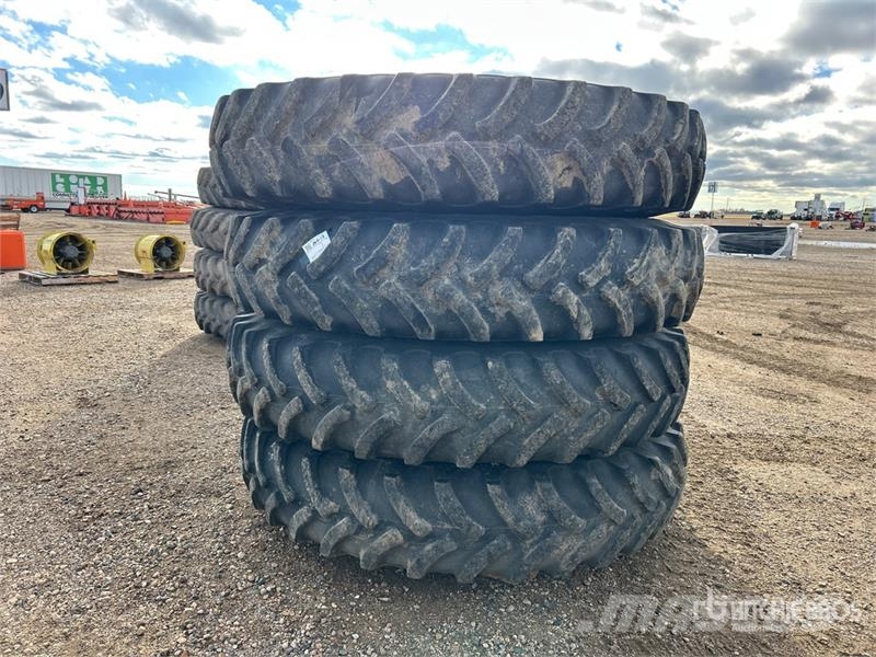 Quantity of (4) Firestone Radial 9100 380/105R50 T Gume, kotači i naplatci