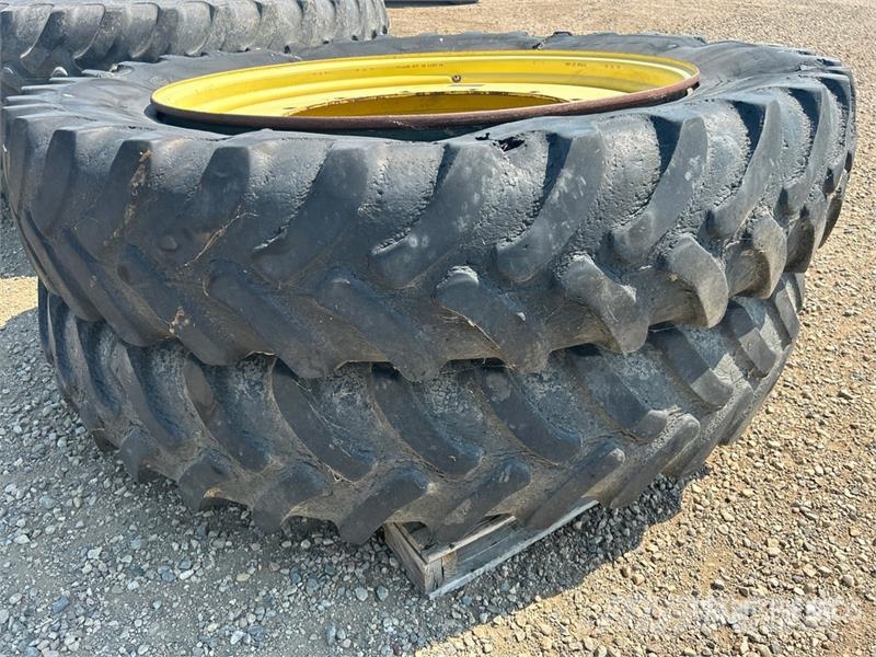 Quantity of (4) Firestone Radial 9100 380/105R50 T Opony, koła i felgi