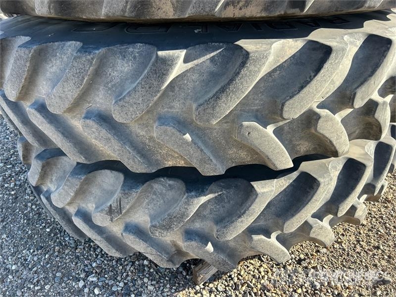 Quantity of (4) FireStone Radial All Traction RC Gume, točkovi i felne