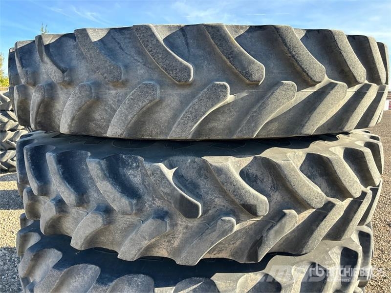 Quantity of (4) FireStone Radial All Traction RC Gume, točkovi i felne