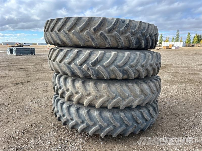 Quantity of (4) Firestone 380/105R50 Tires - Fits Gume, kotači i naplatci