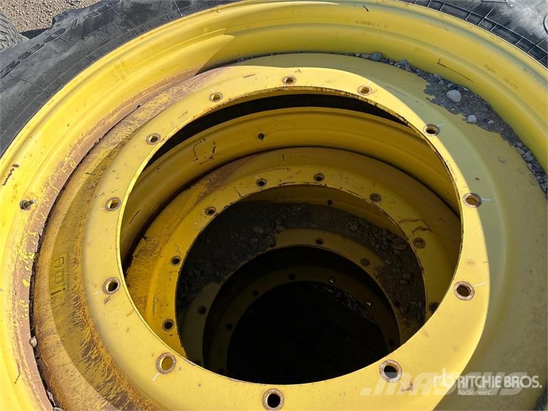 Quantity of (4) FireStone Radial All Traction RC Gume, točkovi i felne