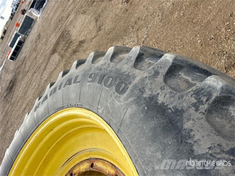 Quantity of (4) Firestone 380/105R50 Tires - Fits Gume, kotači i naplatci