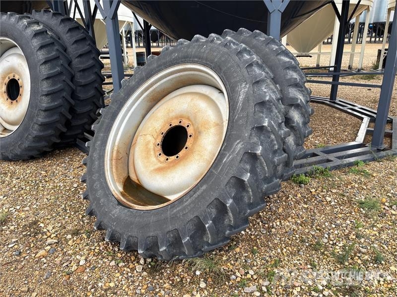 Quantity of (4) Firestone 420/80R45 Tires - Fits C Gume, točkovi i felne