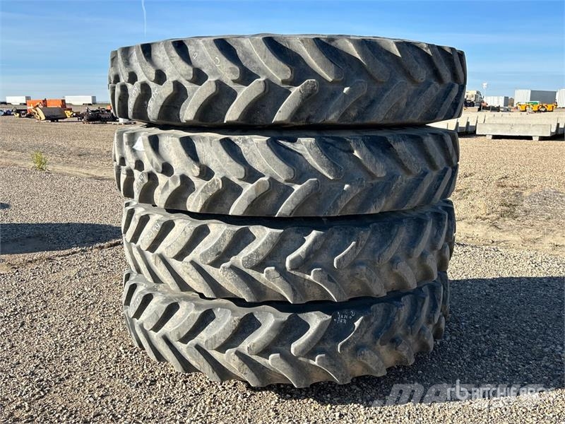 Quantity of (4) FireStone Radial All Traction RC Gume, točkovi i felne