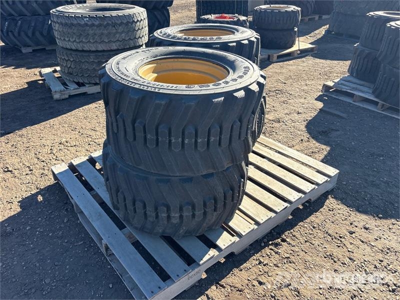  Quantity of (4) Firestone Duraforce 33X15.50-16.5  الإطارات والعجلات والحافات