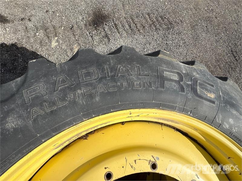  Quantity of (4) Firestone 380/105R50 Tires - Fits  Pneumatici, ruote e cerchioni
