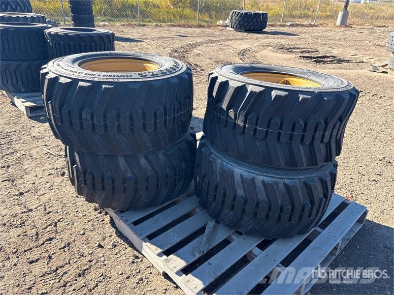 Quantity of (4) Firestone Duraforce 33X15.50-16.5  الإطارات والعجلات والحافات