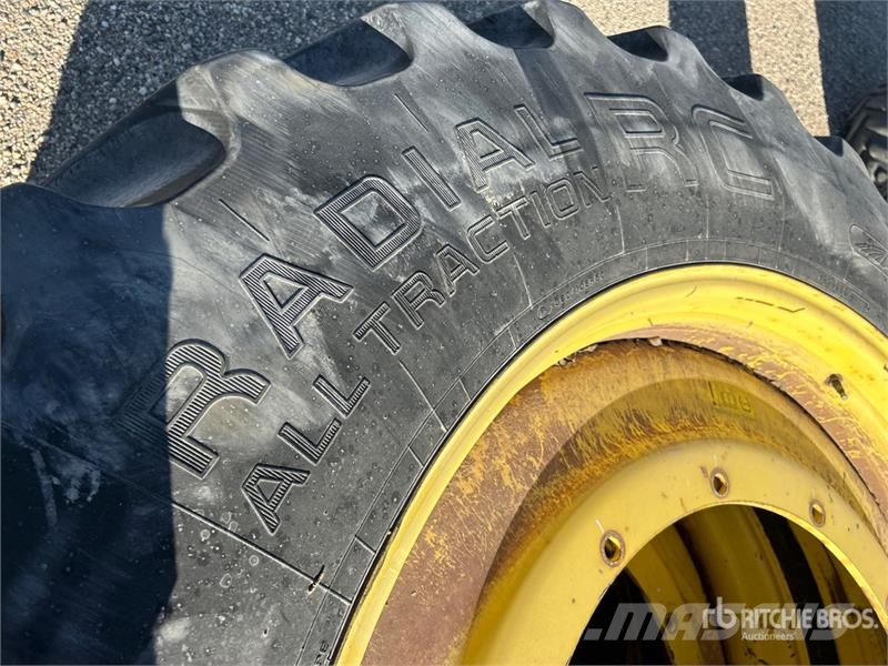 Quantity of (4) FireStone Radial All Traction RC Gume, točkovi i felne