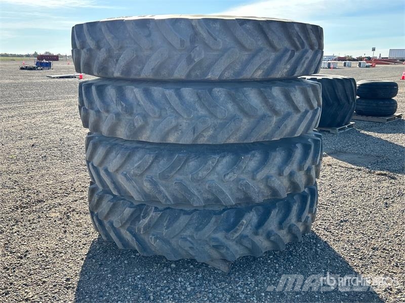 Quantity of (4) FireStone Radial All Traction RC Gume, točkovi i felne