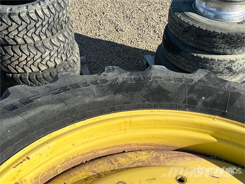 Quantity of (4) FireStone Radial All Traction RC Gume, točkovi i felne