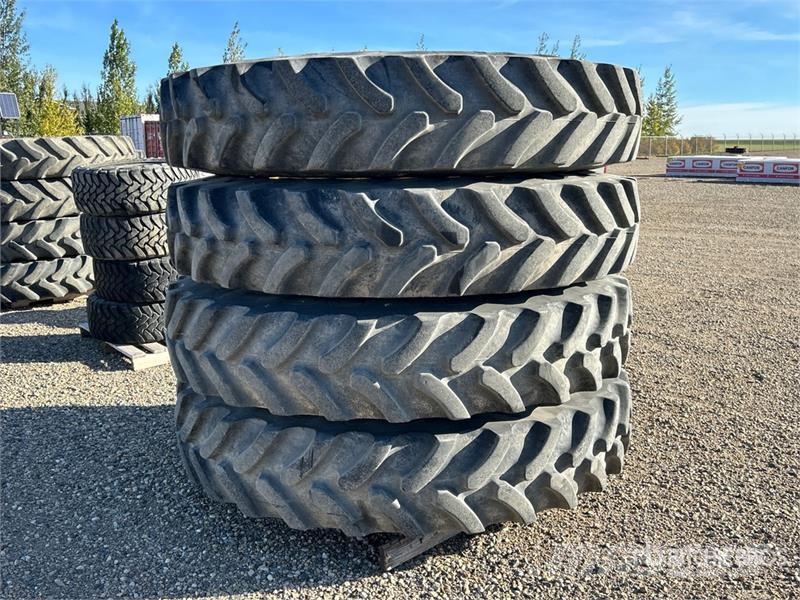 Quantity of (4) FireStone Radial All Traction RC Gume, točkovi i felne