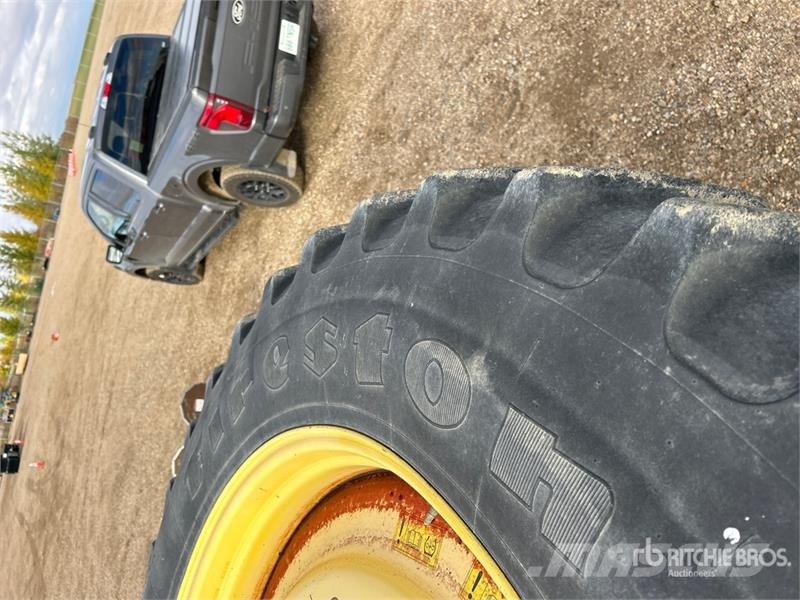 Quantity of (4) Firestone Radial 9100 380/105R50 T Gume, kotači i naplatci