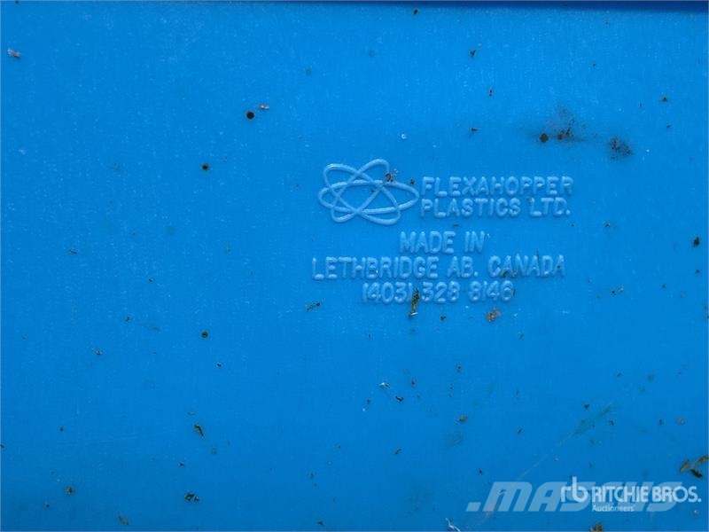  Quantity of (4) Flexahopper Plastics LTD Poly Live Hranire animale