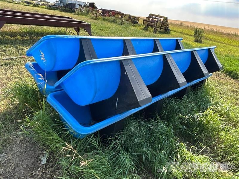  Quantity of (4) Flexahopper Plastics LTD Poly Live Hranire animale