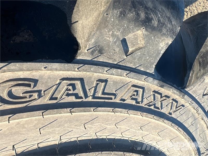 Quantity of (4) Galaxy 20.5x25 Tires Gume, točkovi i felne