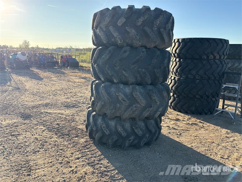 Quantity of (4) Galaxy 20.5x25 Tires Gume, točkovi i felne