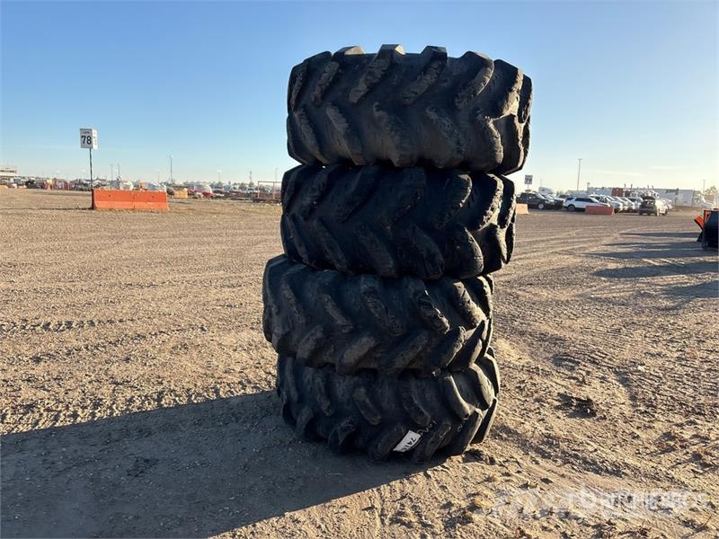 Quantity of (4) Galaxy 20.5x25 Tires Gume, točkovi i felne