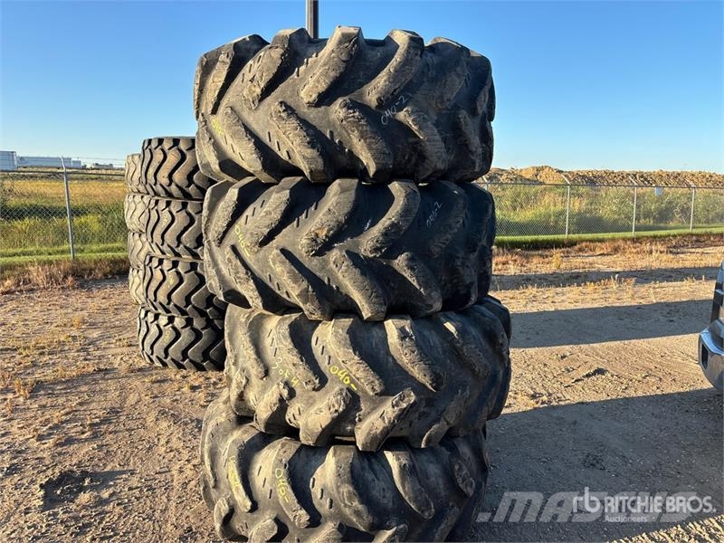 Quantity of (4) Galaxy 20.5x25 Tires Gume, točkovi i felne