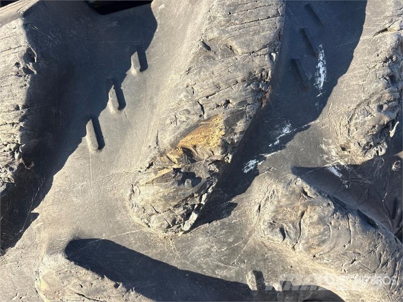 Quantity of (4) Galaxy 20.5x25 Tires Gume, točkovi i felne