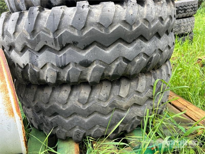  Quantity of (4) Gateway 15/38.5-16.5 LT Tires Tyres, wheels and rims