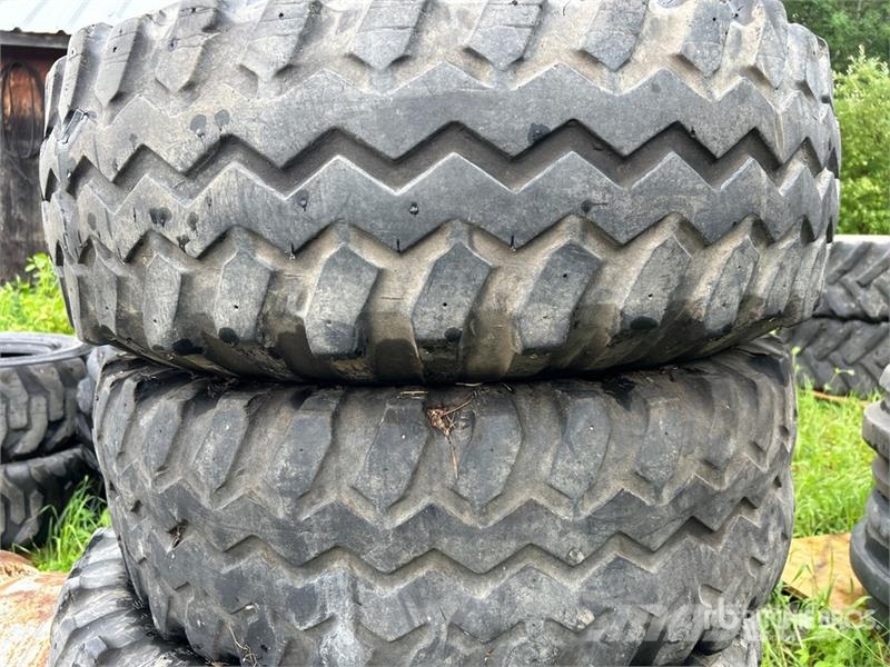  Quantity of (4) Gateway 15/38.5-16.5 LT Tires Tyres, wheels and rims