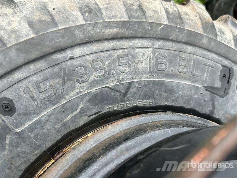  Quantity of (4) Gateway 15/38.5-16.5 LT Tires Tyres, wheels and rims