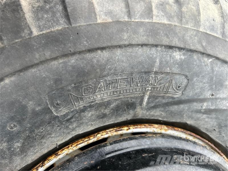  Quantity of (4) Gateway 15/38.5-16.5 LT Tires Tyres, wheels and rims