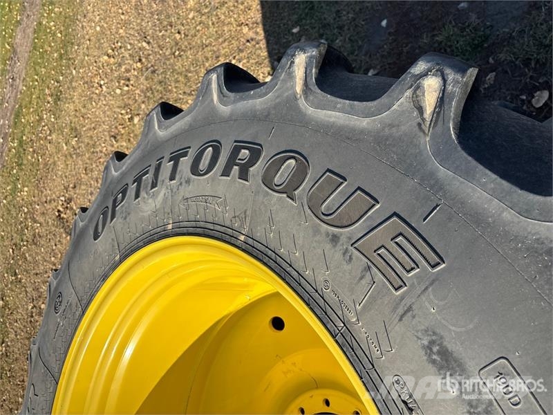 Quantity of (4) Good Year Optiorque LSW 800/55R46 Gume, točkovi i felne