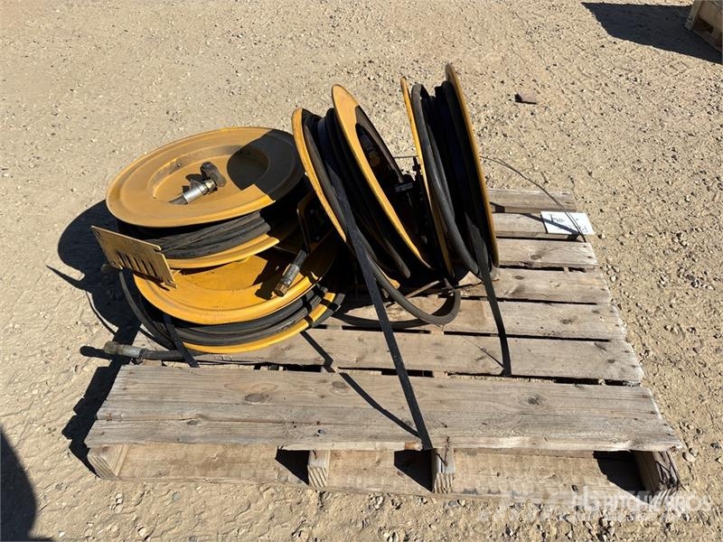 Quantity of (4) Grayco 237022 E030 1800 psi Grease Other components