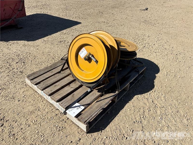 Quantity of (4) Grayco 237022 E030 1800 psi Grease Other components