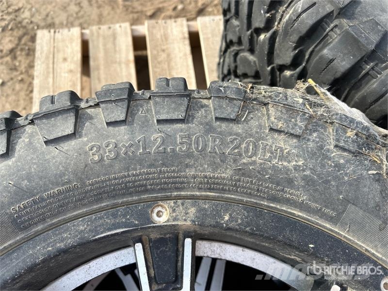  Quantity of (4) Grizzly 33x12.5020 Tires الإطارات والعجلات والحافات