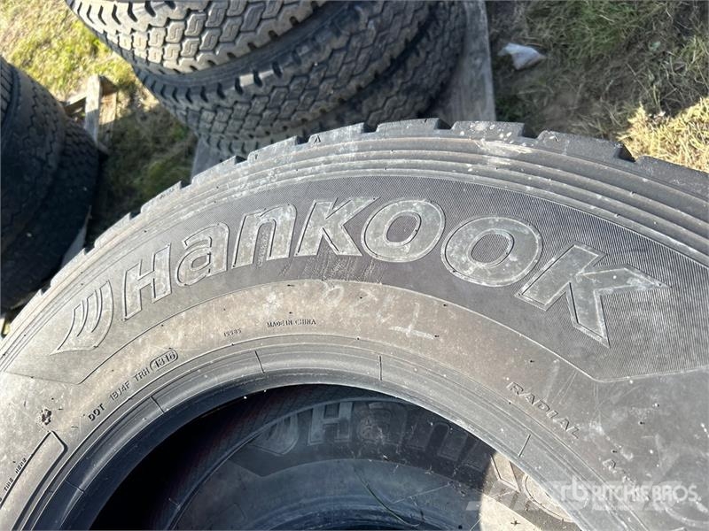 Quantity of (4) Hankook 11R24.5 Tires Tyres, wheels and rims