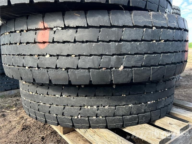 Quantity of (4) Hankook 11R24.5 Tires Tyres, wheels and rims