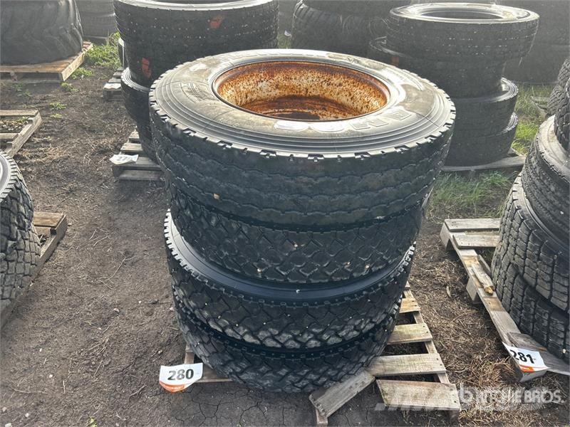 Quantity of (4) Hankook 11R24.5 Tires Riepas, riteņi un diski