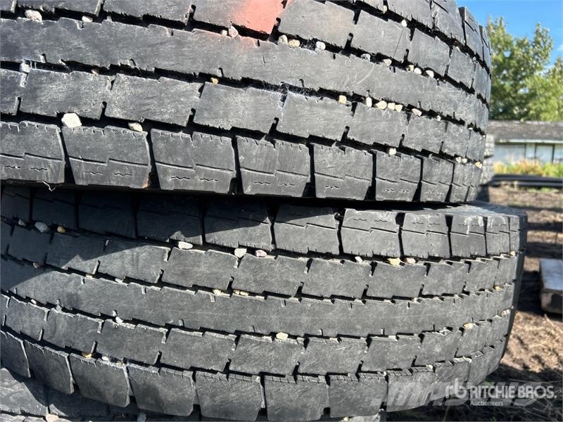 Quantity of (4) Hankook 11R24.5 Tires Tyres, wheels and rims