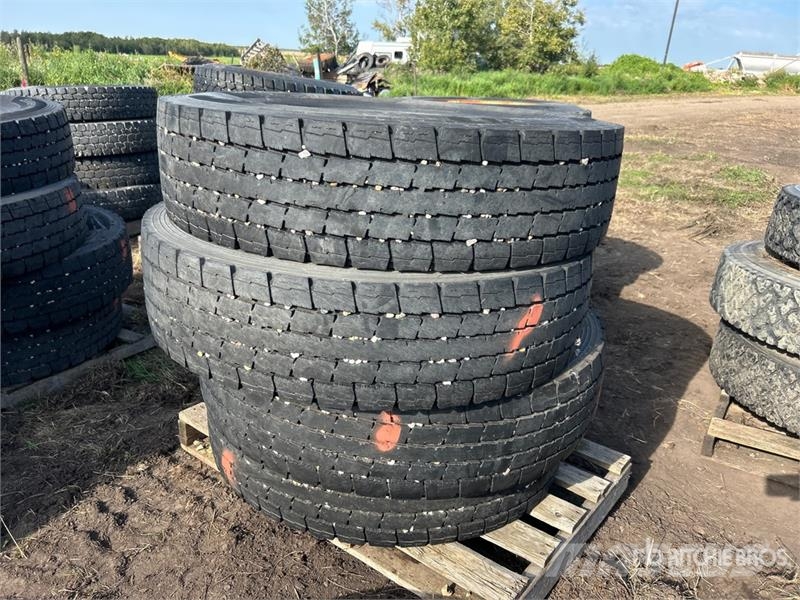 Quantity of (4) Hankook 11R24.5 Tires Tyres, wheels and rims