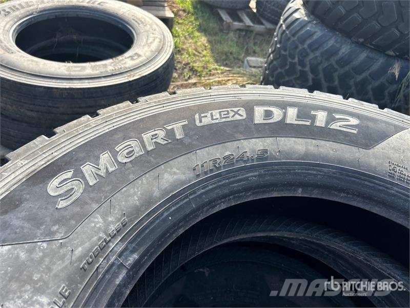 Quantity of (4) Hankook 11R24.5 Tires Tyres, wheels and rims