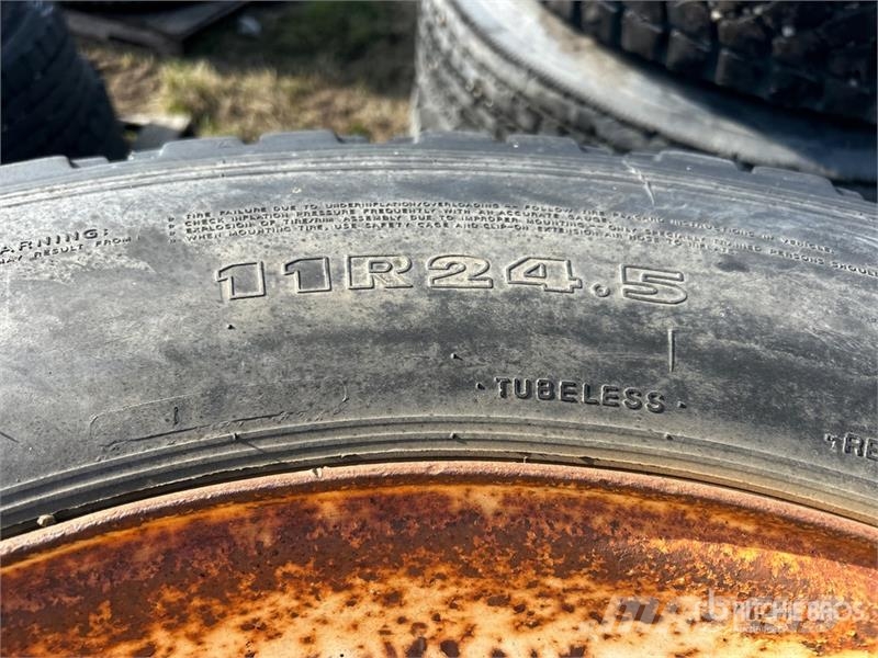 Quantity of (4) Hankook 11R24.5 Tires Tyres, wheels and rims