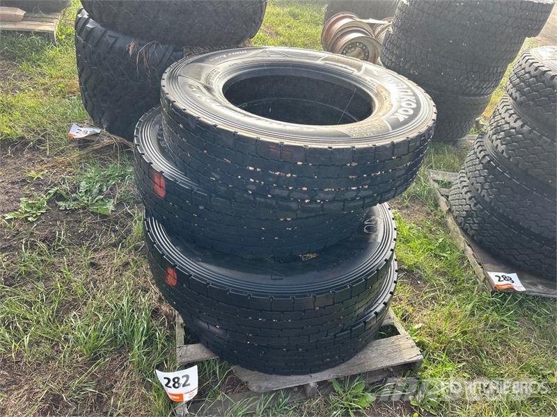 Quantity of (4) Hankook 11R24.5 Tires Llantas