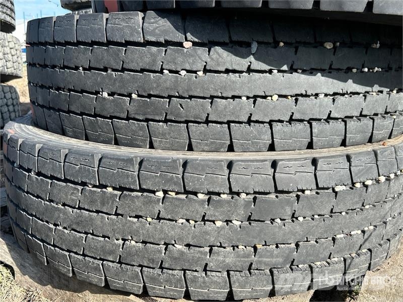 Quantity of (4) Hankook 11R24.5 Tires Tyres, wheels and rims