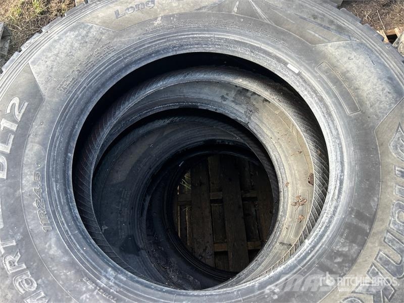 Quantity of (4) Hankook 11R24.5 Tires Tyres, wheels and rims