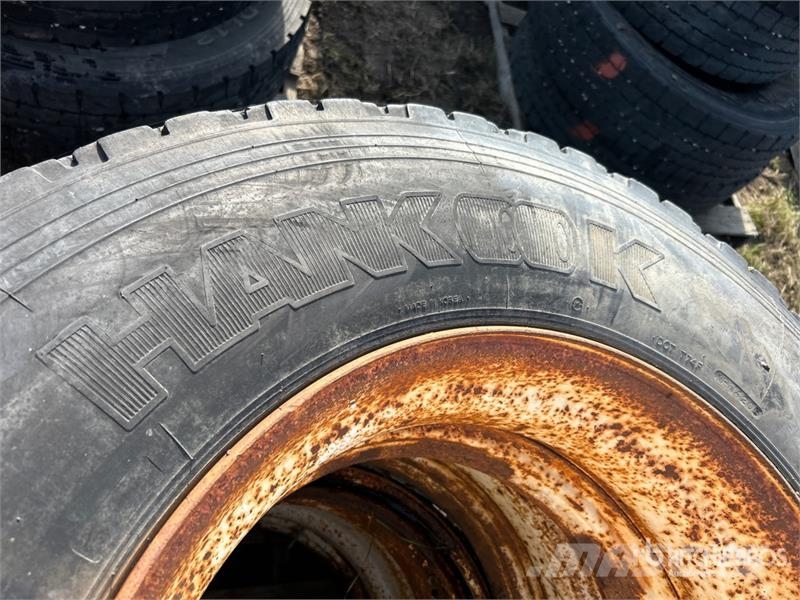 Quantity of (4) Hankook 11R24.5 Tires Tyres, wheels and rims