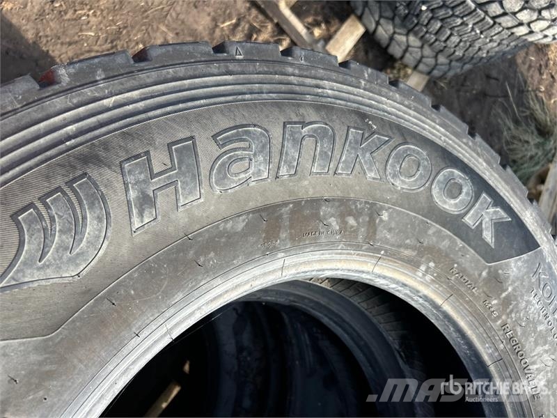 Quantity of (4) Hankook 11R24.5 Tires Tyres, wheels and rims