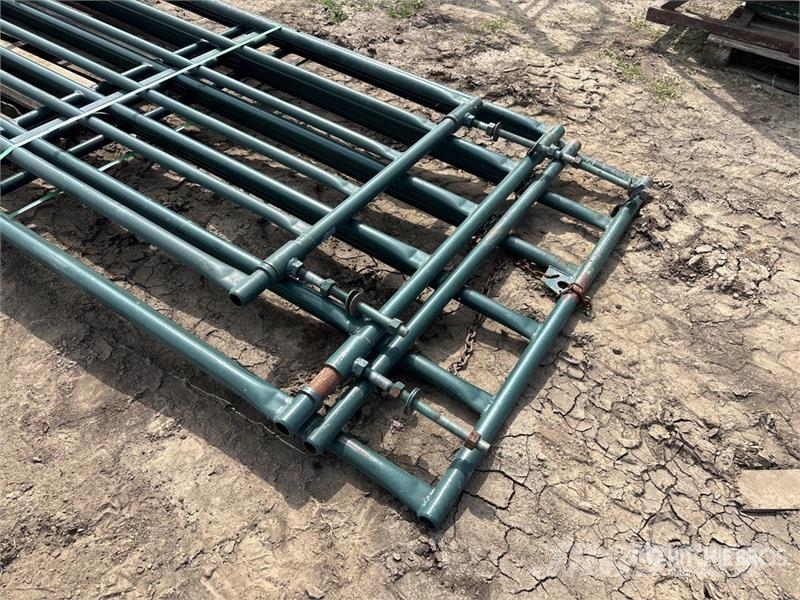 Quantity of (4) Hi-Hog Steel Livestock Gate Muu farmitehnika ja tarvikud