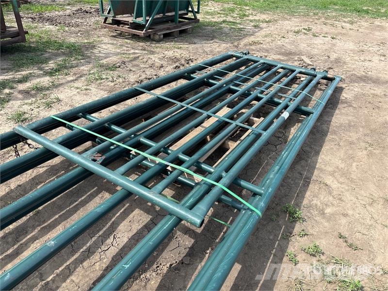 Quantity of (4) Hi-Hog Steel Livestock Gate Muu farmitehnika ja tarvikud