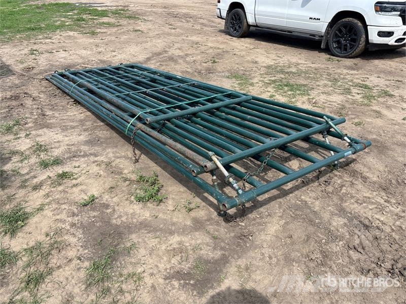 Quantity of (4) Hi-Hog Steel Livestock Gate Muu farmitehnika ja tarvikud